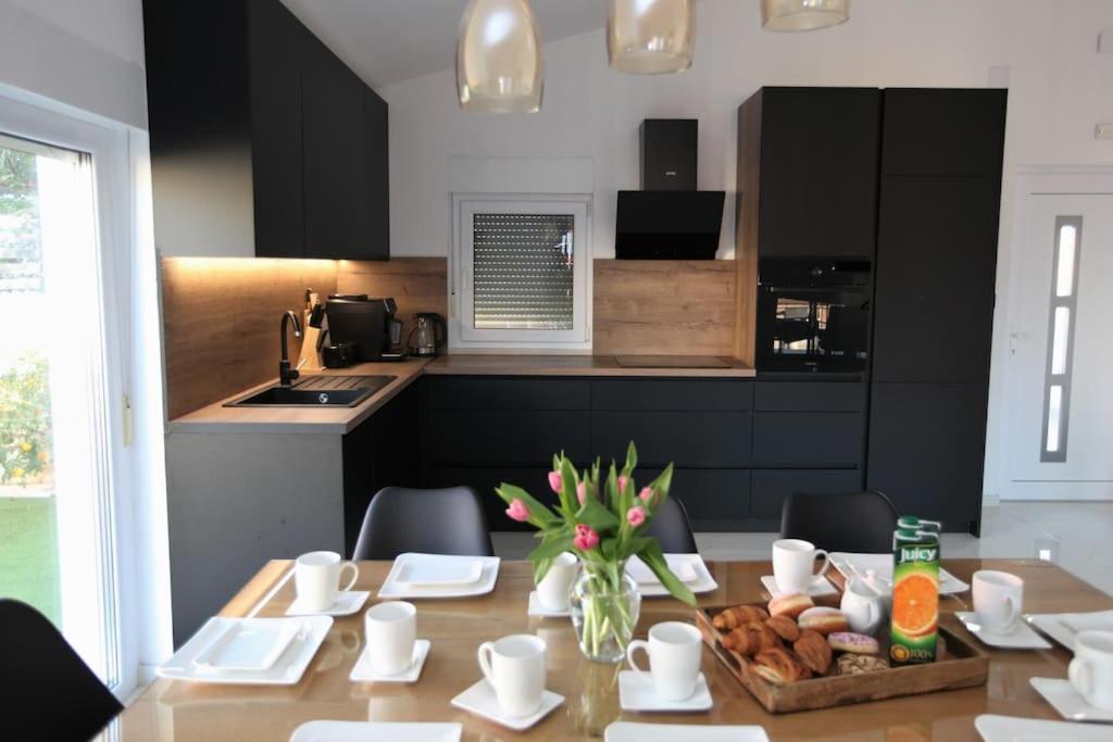 Luxury Villa Lana Apt, Seaview Terrace, Large Outdoor Space, Bbq Trogir Ngoại thất bức ảnh