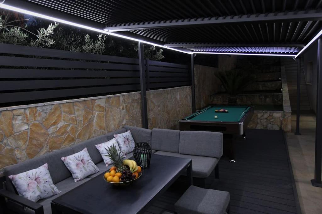 Luxury Villa Lana Apt, Seaview Terrace, Large Outdoor Space, Bbq Trogir Ngoại thất bức ảnh