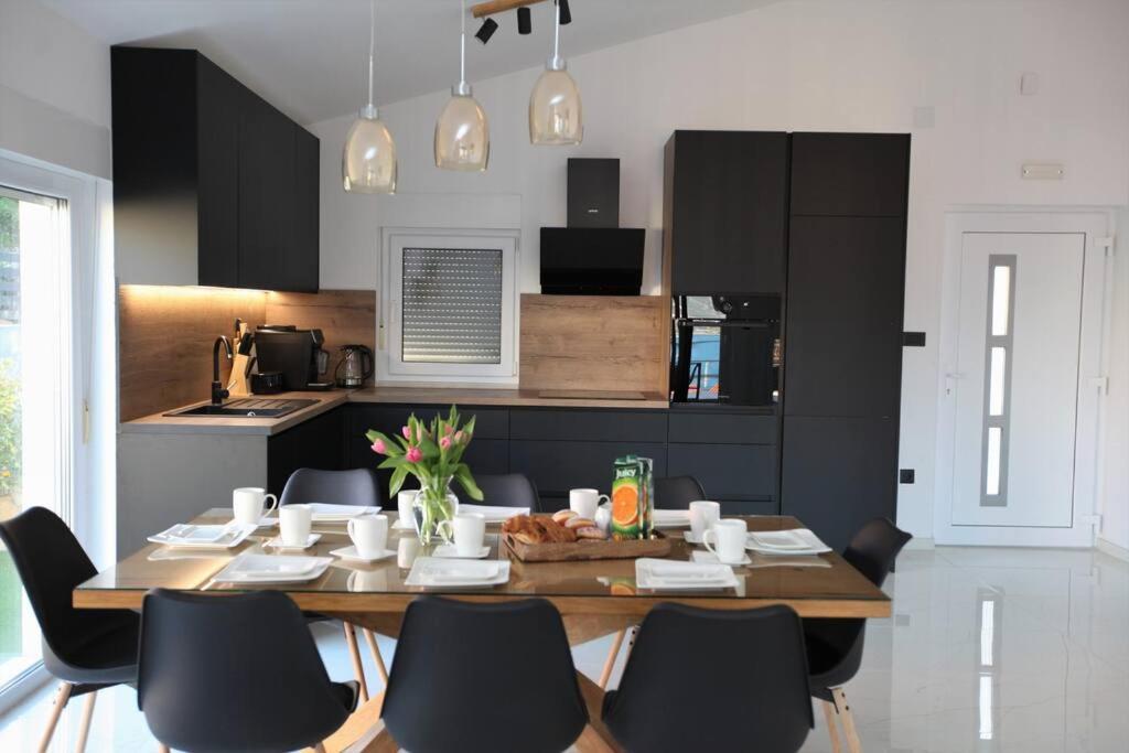 Luxury Villa Lana Apt, Seaview Terrace, Large Outdoor Space, Bbq Trogir Ngoại thất bức ảnh