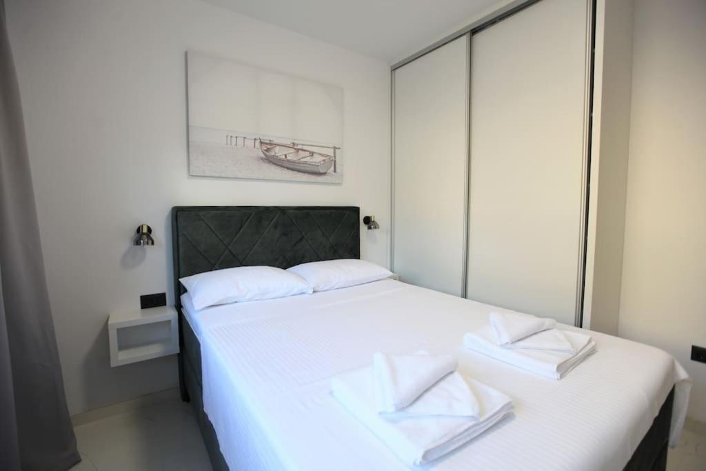 Luxury Villa Lana Apt, Seaview Terrace, Large Outdoor Space, Bbq Trogir Ngoại thất bức ảnh