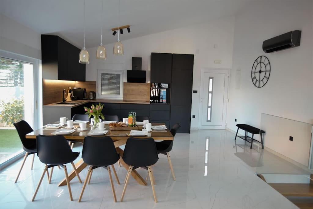 Luxury Villa Lana Apt, Seaview Terrace, Large Outdoor Space, Bbq Trogir Ngoại thất bức ảnh